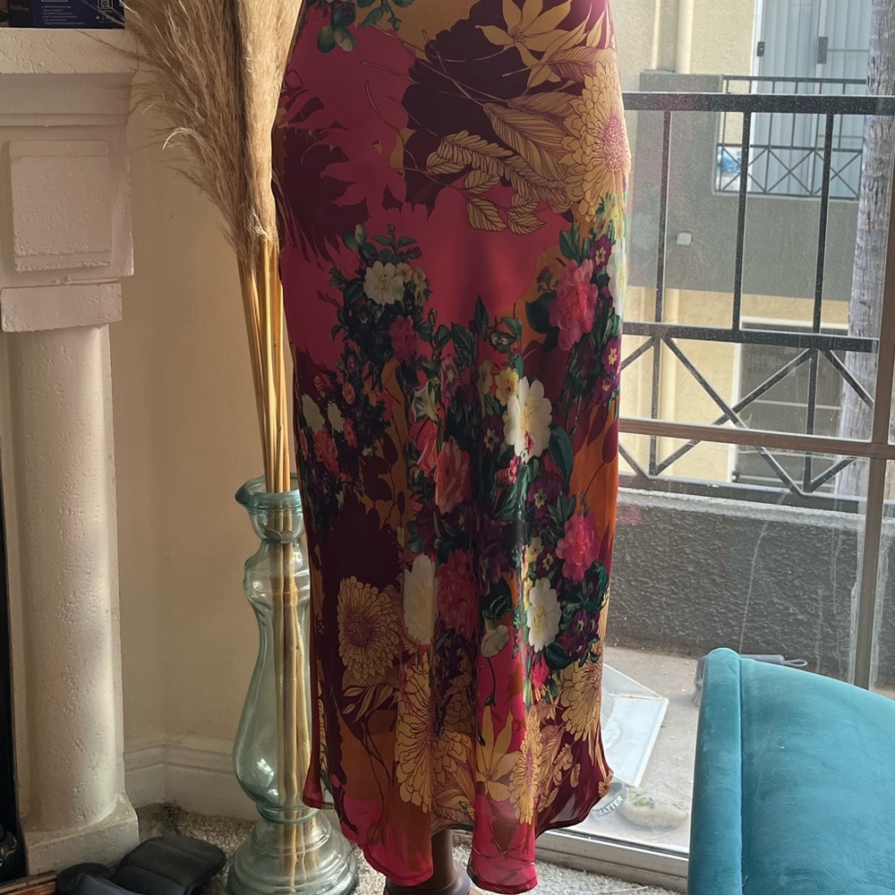 Beautiful Floral Dress - Picture 3 of 5